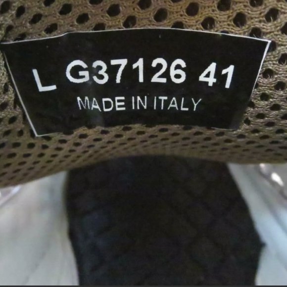 CHANEL 2021 Cruise Collection Quilted Ercu Embroidered CC Trainers Sneakers - Picture 9 of 10